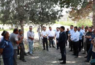 Bugun Sariosiyo tumani hokimi Abduqodir Donayev mas‘ullar bilan birgalikda Bog‘iston mahallasi Zarchob qishlog‘ida “Surxondaryo viloyati Sariosiyo tumani To‘palang daryosida “Zarchob-3 KGES” qurilish maqsadida tanlangan yer maydonlarini zaxiralash bo‘yicha aholi vakillari bilan uchrashdi.   Uchrashuvda tuman hokimi 