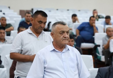 Joriy yil 11-may kuni tuman hokimligi majlislar zalida tuman hokimi Abduqodir Donayev  rahbarligida qishloq va suv xo‘jaligi sohasida yo‘l qo‘yilayotgan kamchiliklar muhokama qilindi.